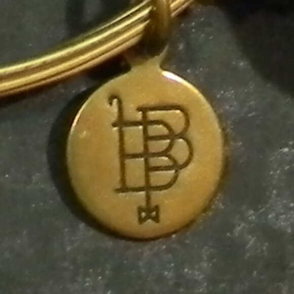 Bourbon & Bowties Pearl Bracelet Bangle Statement Goldtone EUC - Picture 5 of 5